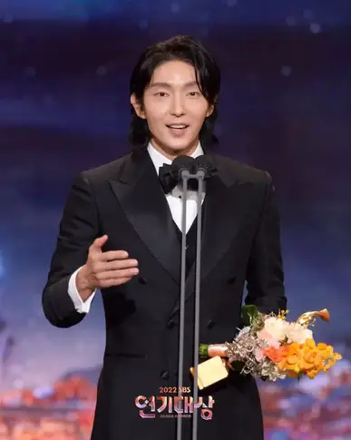 Lee Joon Gi Scores Best Actor Award At 