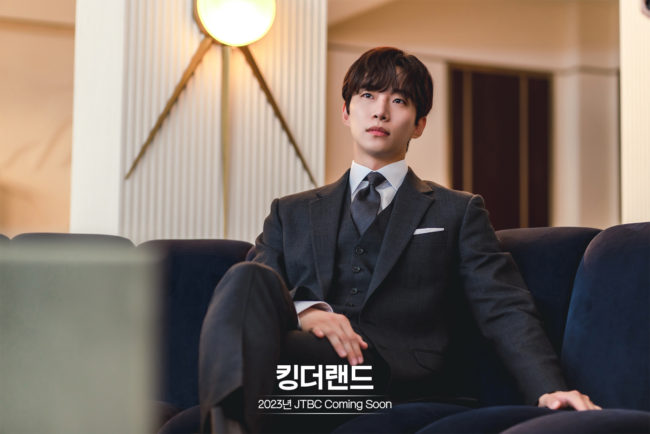 “King The Land” Unveils Lee Jun Ho As Reclusive Hotel King